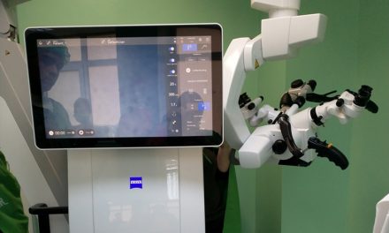 Un microscop operator ultramodern, destinat microchirurgiei reconstructive, a intrat în dotarea Spitalului de Recuperare Cluj