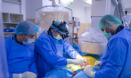 SUUMC: Intervenţie de implantare de stent aortic la un pacient diagnosticat cu coarctaţie de aortă