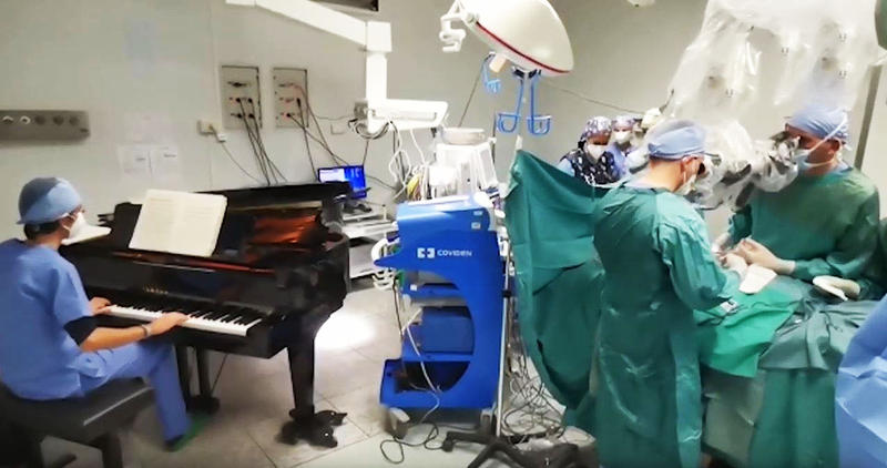 Muzica ar putea contribui la recuperarea mai rapidă a pacienţilor după o intervenţie chirurgicală (studiu)