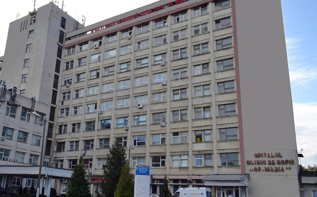 Medicii de la Spitalul Sf Maria din Iași au operat cu succes, timp de 20 de ore, o adolescentă victimă a unui accident feroviar