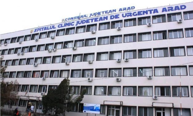 Chist ovarian gigant, de 10 kilograme, extirpat de o echipă de patru medici de la SCJU Arad