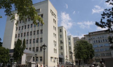 Medicii de la Spitalul Parhon din Iași au extirpat un rinichi de 6 kilograme pentru a transplanta unul de câteva sute de grame