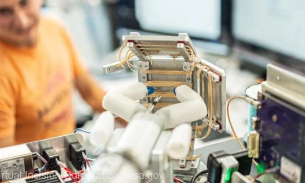Un robot chirurgical aflat în spaţiu, la bordul ISS, controlat în premieră de pe Pământ